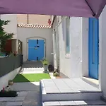 Blue Door In بيت للعطل *