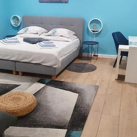 Vikendica Blue Door In